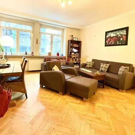 Economy 2 Min From The Main Station