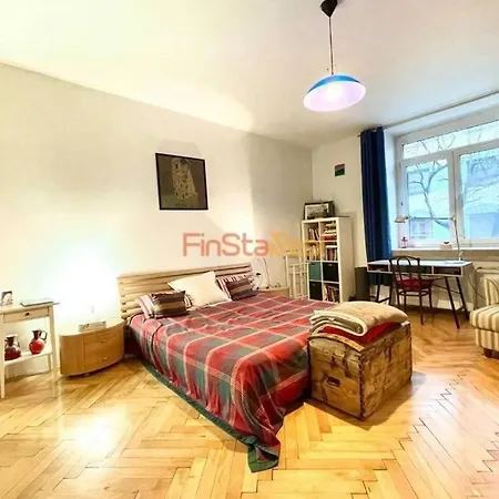 Economy 2 Min From The Main Station Апартаменты Братислава